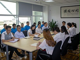同心同德穩(wěn)扎穩(wěn)打求成績，專心專注腳踏實地謀發(fā)展